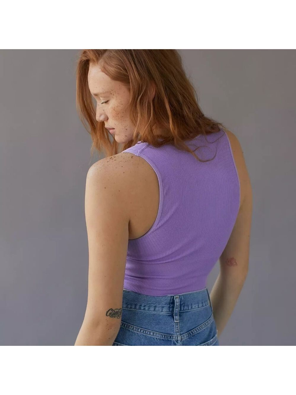 Urban Outfitters Out From Under Hailey Seamless Plunge Cropped Tank Top - Picture 2 of 7